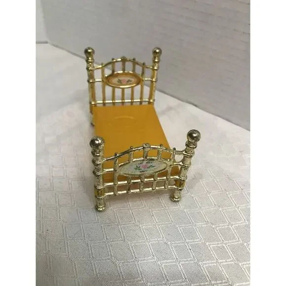 Vintage Mattel 1980 The Littles Miniature Dollhouse Bed Metal & Plastic - Picture 2 of 3